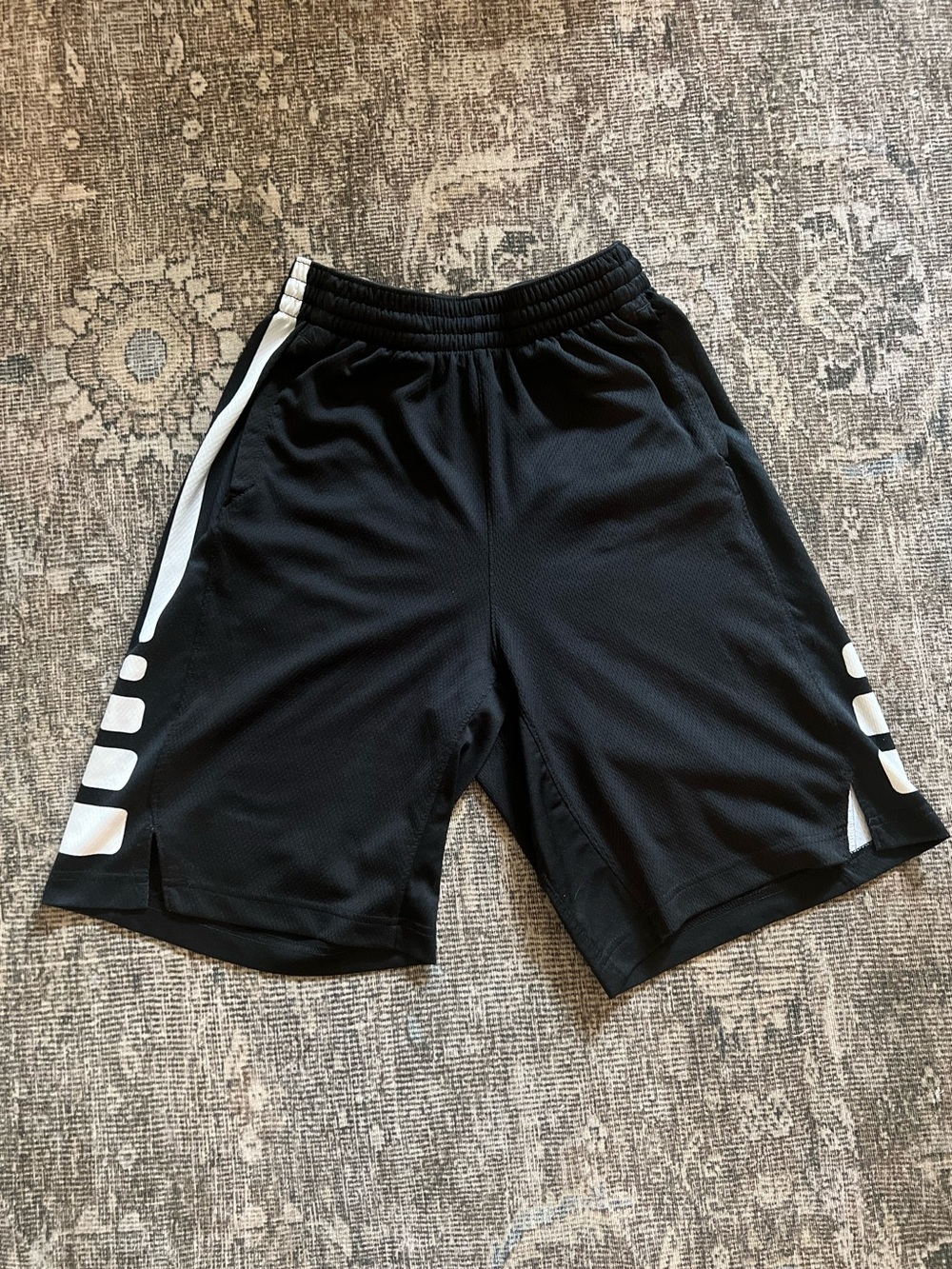 Nike Youth XL Black White Elite Dri-Fit Athletic Basketball Shorts 9 Inseam
